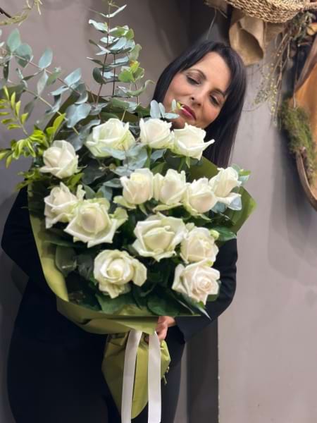 12 stem white roses 