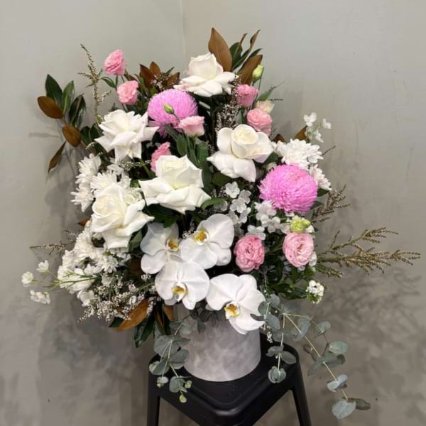 Classic White & pink Garden Box