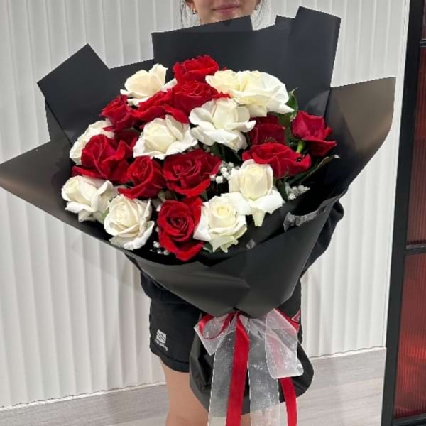 12 RED  &12 WHITE ROSES