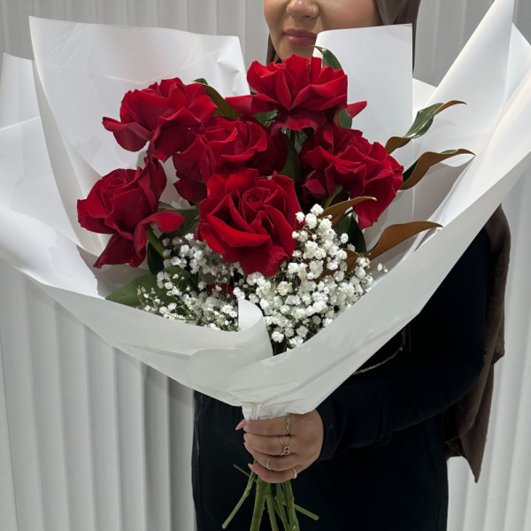 6 RED ROSES